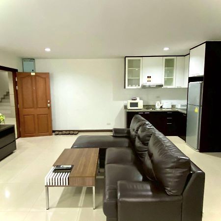 14 Place Sukhumvit Suites Bangkok Exterior foto